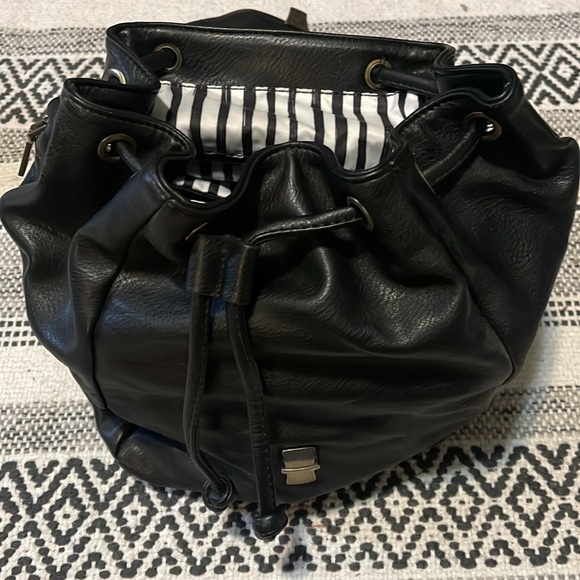 Antik Kraft Vegan Black Leather Backpack - Picture 3 of 7